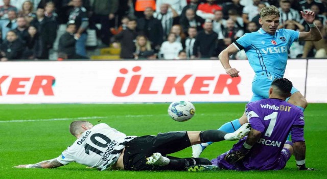 Spor Toto Süper Lig: Beşiktaş: 1 - Trabzonspor: 2 (İlk yarı)