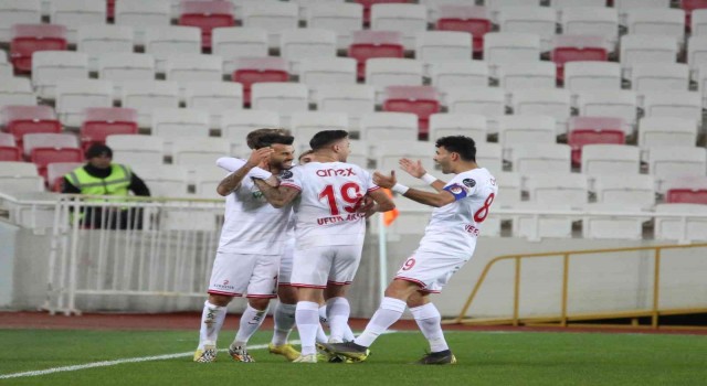Spor Toto Süper Lig: DG Sivasspor: 0 - Antalyaspor: 2 (İlk yarı)