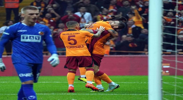 Spor Toto Süper Lig: Galatasaray: 2 - Corendon Alanyaspor: 0 (İlk yarı)