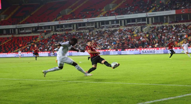 Spor Toto Süper Lig: Gaziantep FK: 0 - Adana Demirspor: 0 (İlk yarı)
