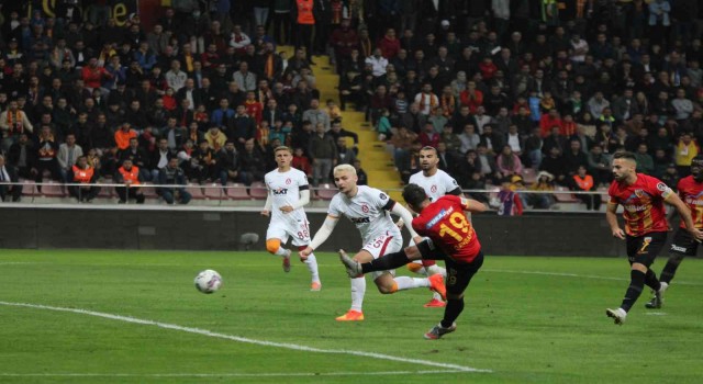 Spor Toto Süper Lig: Kayserispor: 2 - Galatasaray: 0 (İlk yarı)