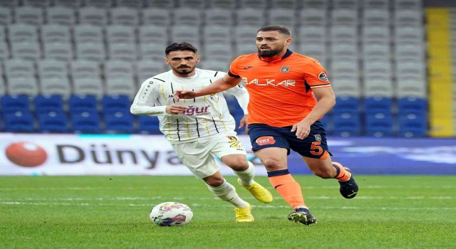 Spor Toto Süper Lig: Medipol Başakşehir: 1 - İstanbulspor: 0 (İlk yarı)