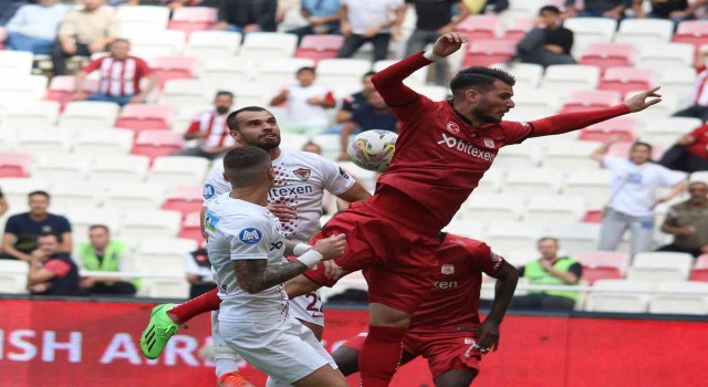 Spor Toto Süper Lig: Sivasspor: 1 - Hatayspor: 2 (İlk yarı)