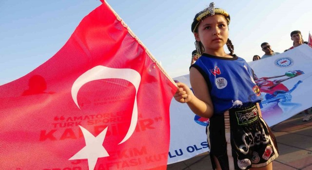 Sporcular Amatör Spor Haftasını yürüyüşle kutladı