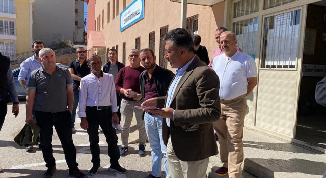 SRC sınavı sonrası adaylara Trafikte beni görün broşürü dağıtıldı