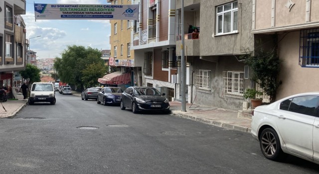 Sultangazi sokaklarında asfalt mesaisi
