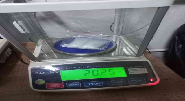 Şüphe üzerine durdurulan araçta uyuşturucu çıktı