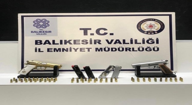 Şüpheli kişiden 2 tabanca çıktı