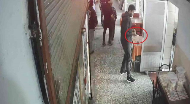 Tabancasını hazırlayıp husumetlilerine kurşun yağdırdı