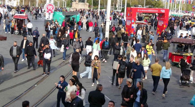 Taksimde pazar yoğunluğu