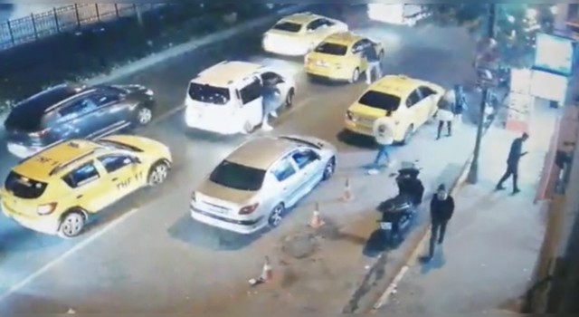 Taksimde ticari taksiye nefes kesen operasyon kamerada: 2 kilogram uyuşturucu yakalandı