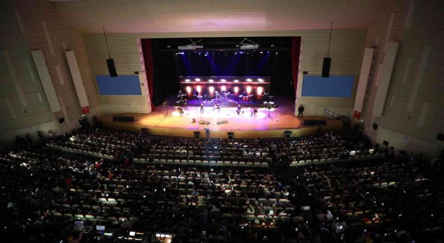 Talas Festivalinde muhteşem Elif Buse Doğan konseri