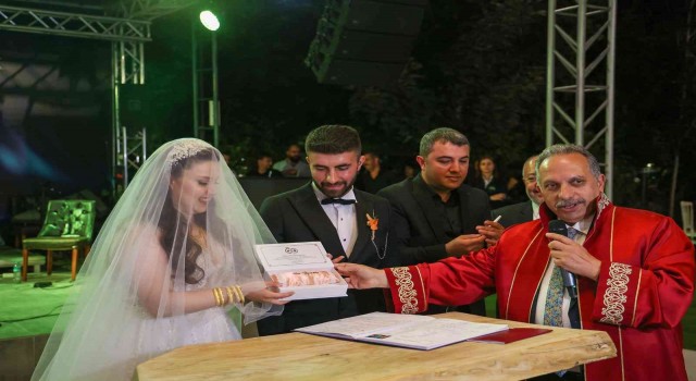 Talasta resmi tatiller, nikah sevincine engel değil