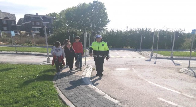 Tavşanlıda 206 öğrenciye güvenli trafik kullanımı eğitimi