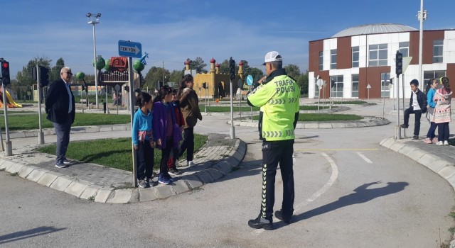 Tavşanlıda 218 öğrenciye temel trafik eğitimi verildi