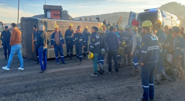 Tavşanlıda kömür madeni işçilerini taşıyan servis devrildi: 11 yaralı