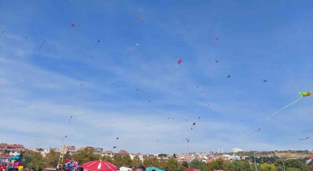 Tekirdağda gökyüzü uçurtmalarla kaplandı
