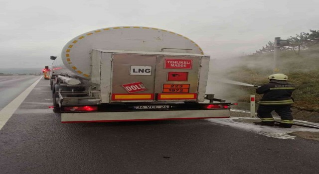 TEMde LNG yüklü tankerde çıkan yangın büyümeden söndürüldü