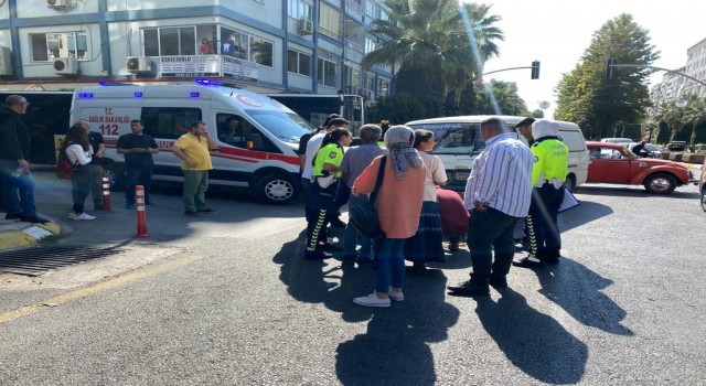 Ticari araç ile çarpışan motosikletin sürücüsü yaralandı