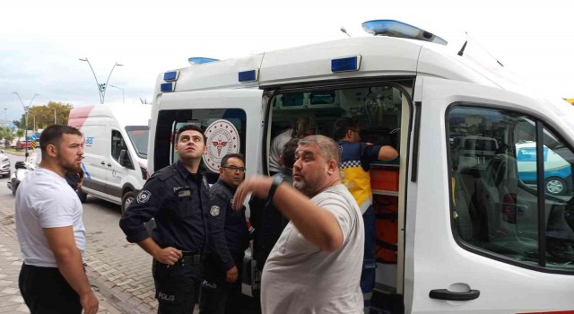 Tıkanan boruyu açmak için çatıya çıktı, hastanelik oldu