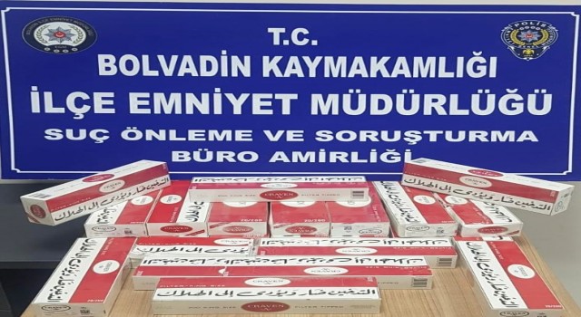 Tır şoförü kaçak sigara satarken suçüstü yapıldı