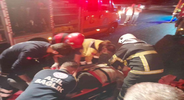 Tıra arkadan çarpan kamyon sürücüsü yaralandı