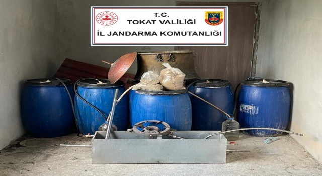 Tokatta bin 200 litre kaçak içki ele geçirildi