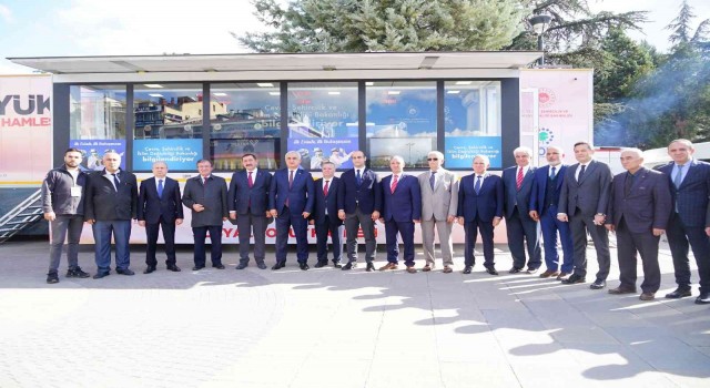 TOKİnin tanıtım tırı Kastamonuda: Sanal gerçeklik gözlüğüyle Türkiyenin en büyük sosyal konut projesini incelediler
