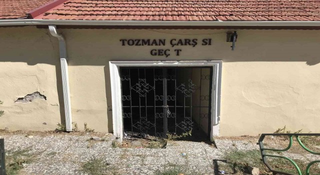 Tozman Çarşısı bakımsız kaldı