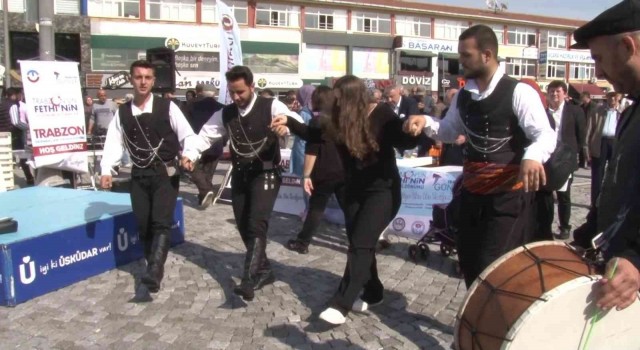 Trabzonlular, Trabzon Tanıtım Günleri için Üsküdarda horon ile eğlendi