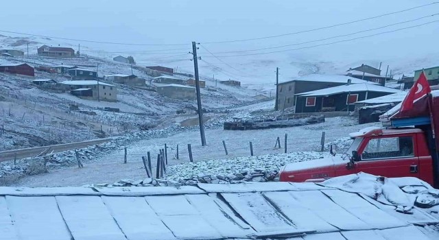 Trabzonun yaylaları beyaz örtüyle kaplandı