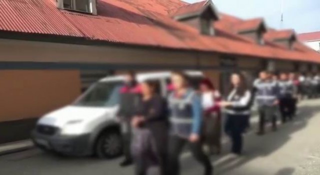 Tuncelide kapı dilini düşürüp hırsızlık yapan 6 kişi yakalandı