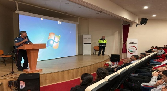 Tuncelide öğretmen ve öğrencilere siber zorbalık eğitimi
