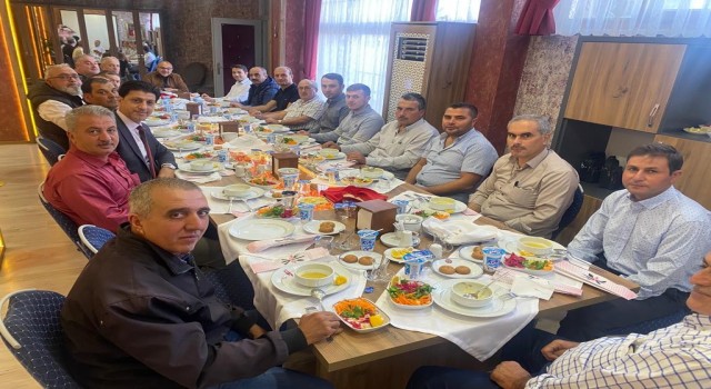 Türkiye gazetesi dağıtıcıları buluştu