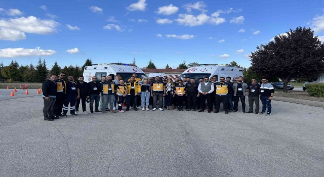 Türkiyenin en hızlı ambulans şoförleri bu eğitimlerle yetişiyor