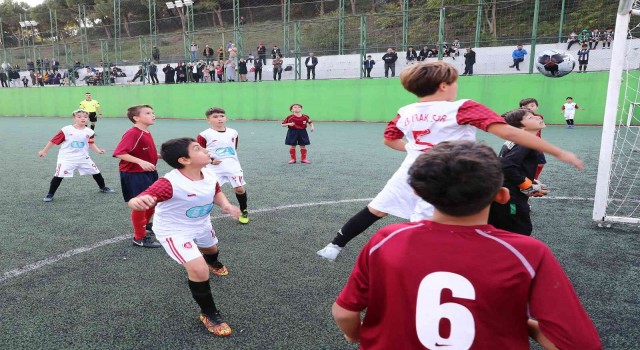 U11 Futbol Turnuvasında Gaziosmanpaşaspor şampiyon oldu