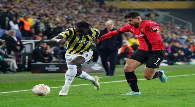 UEFA Avrupa Konferans Ligi: Fiorentina: 1 - Başakşehir: 1 (İlk yarı)