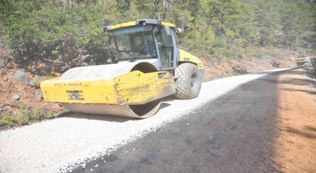 Uğurlu Mahallesinde 36 yıl sonra gelen yol sevinci
