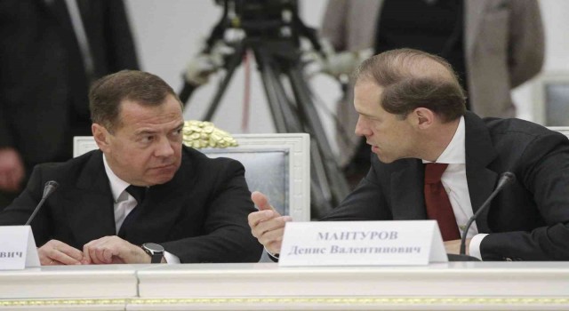 Ukrayna, Rusya'nın eski Başbakanı Medvedev'i arananlar listesine aldı