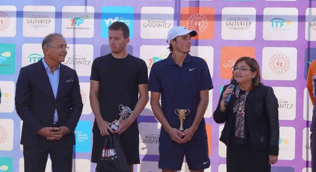 Uluslararası Gaziantep Cup Tenis Turnuvasında finalistler kupalarına kavuştu