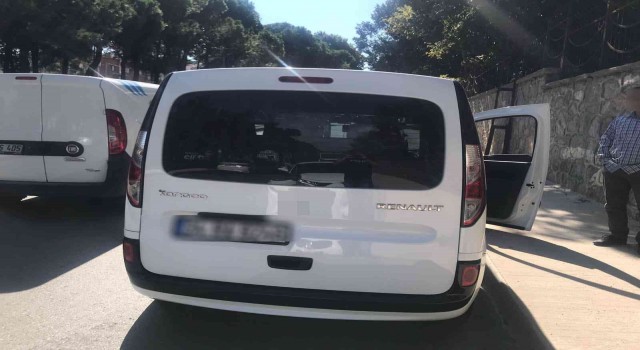 Ümraniyede çakarlı araçla trafiğe çıkıp sosyal medyadan paylaşınca yakayı ele verdi