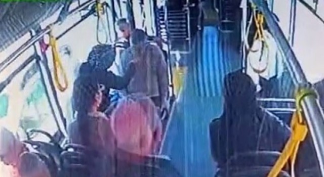 Ümraniyede kalp krizi geçiren yolcuyu hastaneye otobüs şoförü yetiştirdi
