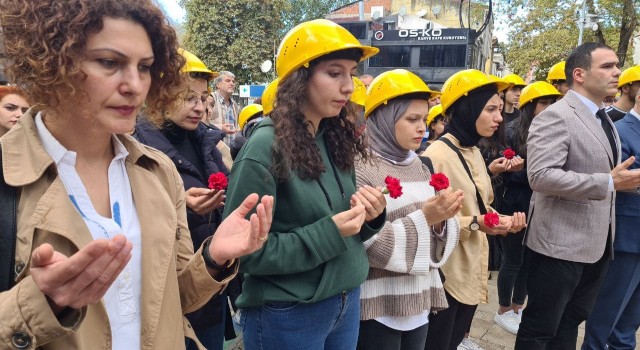 Üniversite öğrencileri Amasrada ölen 41 işçi için dua etti