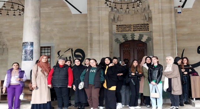 Üniversiteli kızlara şehir turu