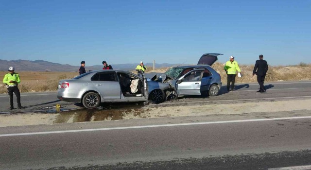 Uşakta trafik kazası: 1 ölü, 4 ağır yaralı