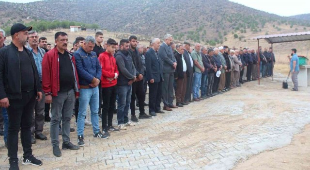 Uşaktaki kazada ölen gençler Manisada toprağa verildi