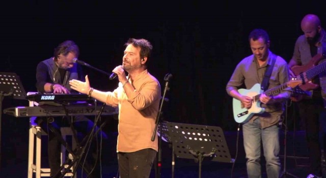 Üsküdarda, 90ların ünlü isimleri müzik rüzgarı estirdi