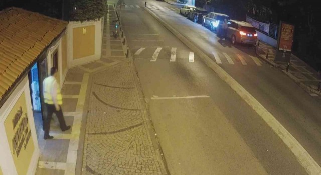 Üsküdarda otomobillerden hayalet ekran çalan hırsızlar yakalandı