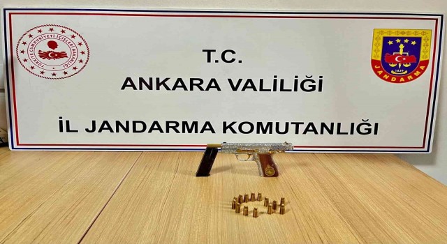 Üst araması yapılan şahsın üzerinden tabanca ile kurşun çıktı