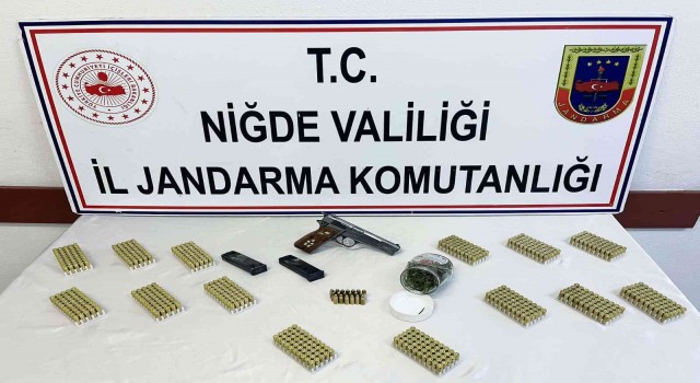 Uyuşturucu operasyonunda tabanca ve mermi ele geçirildi